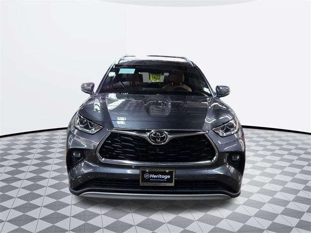 used 2021 Toyota Highlander car, priced at $32,200