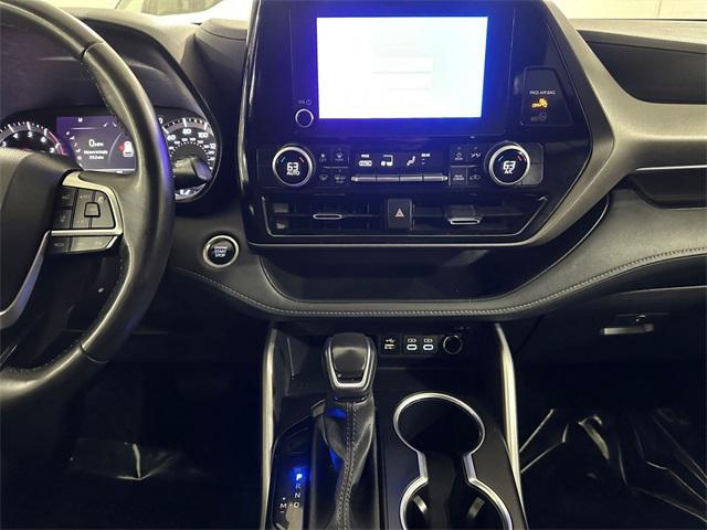used 2024 Toyota Highlander car, priced at $32,700
