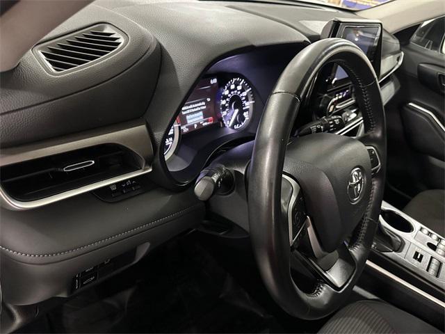 used 2024 Toyota Highlander car, priced at $32,700