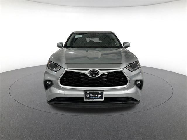 used 2024 Toyota Highlander car, priced at $32,700