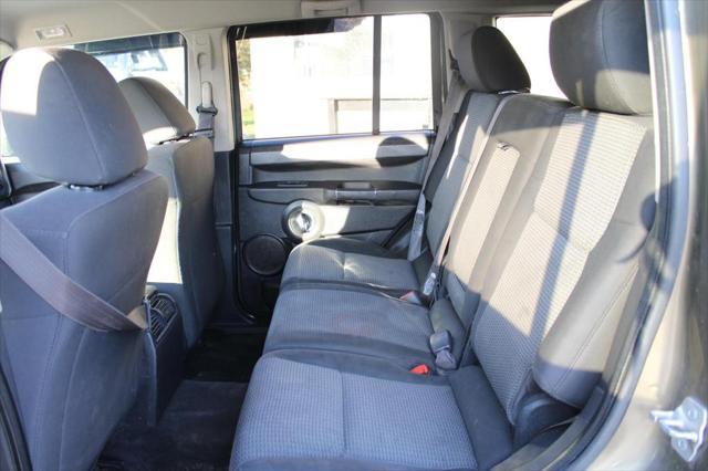 used 2009 Jeep Commander car, priced at $4,995