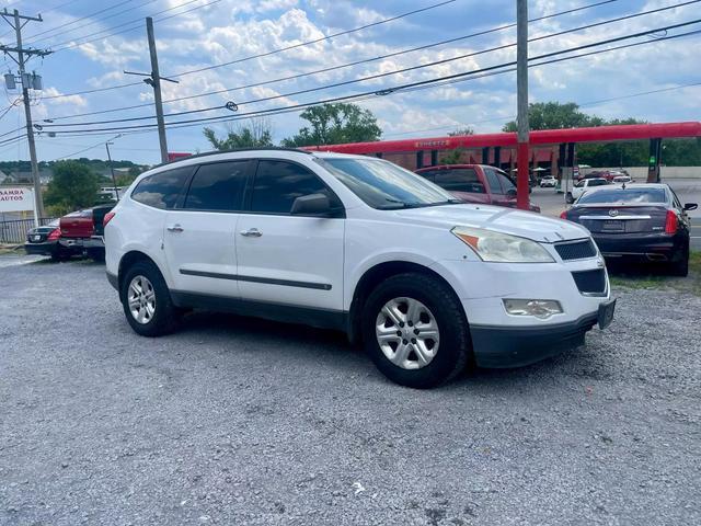 used 2010 Chevrolet Traverse car, priced at $4,995