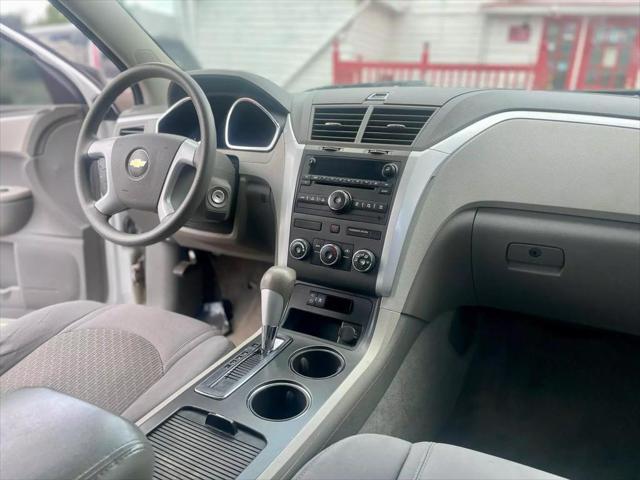 used 2010 Chevrolet Traverse car, priced at $2,500