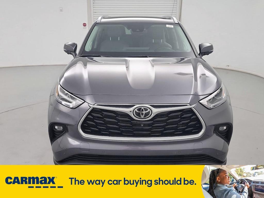 used 2023 Toyota Highlander car, priced at $44,998