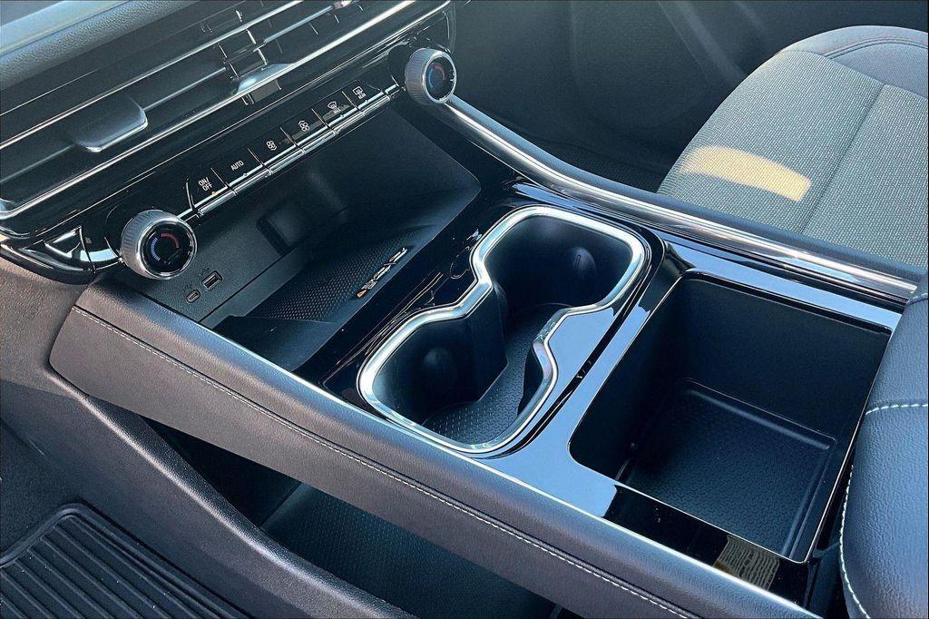 new 2026 Chevrolet Traverse car, priced at $41,069