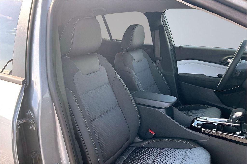 new 2025 Chevrolet Trax car, priced at $24,114