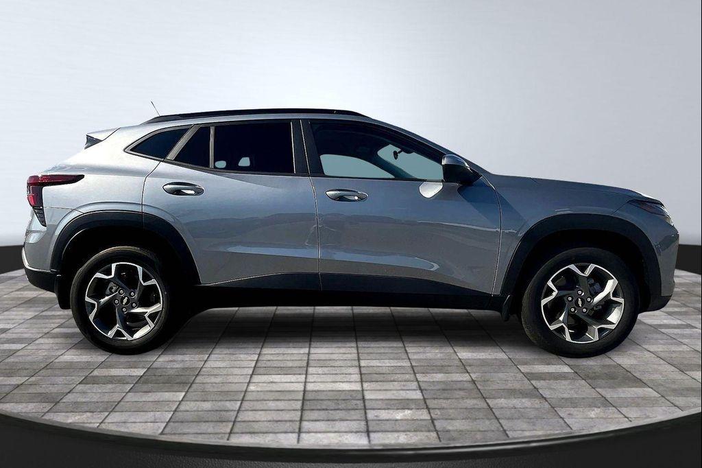 new 2025 Chevrolet Trax car, priced at $24,114