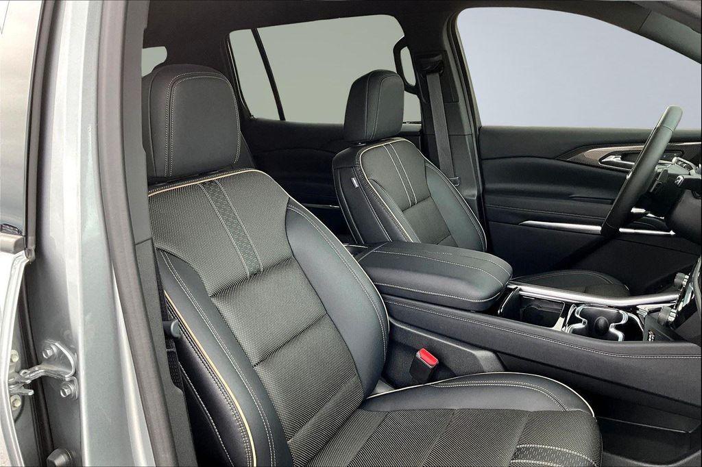 new 2025 Chevrolet Traverse car, priced at $51,994