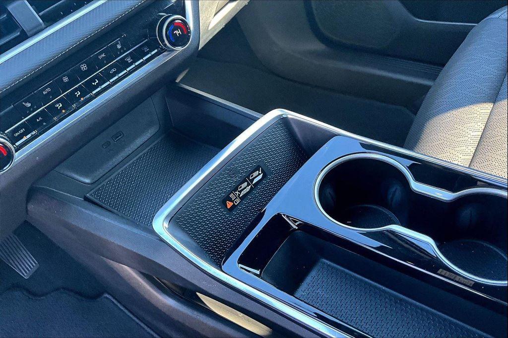 used 2025 Chevrolet Equinox car, priced at $26,991