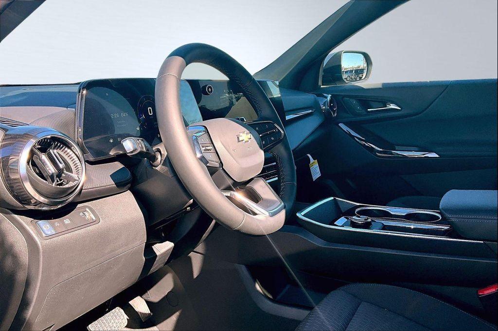 new 2026 Chevrolet Equinox car, priced at $30,334