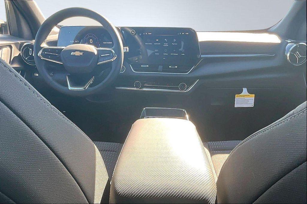 new 2026 Chevrolet Equinox car, priced at $30,334