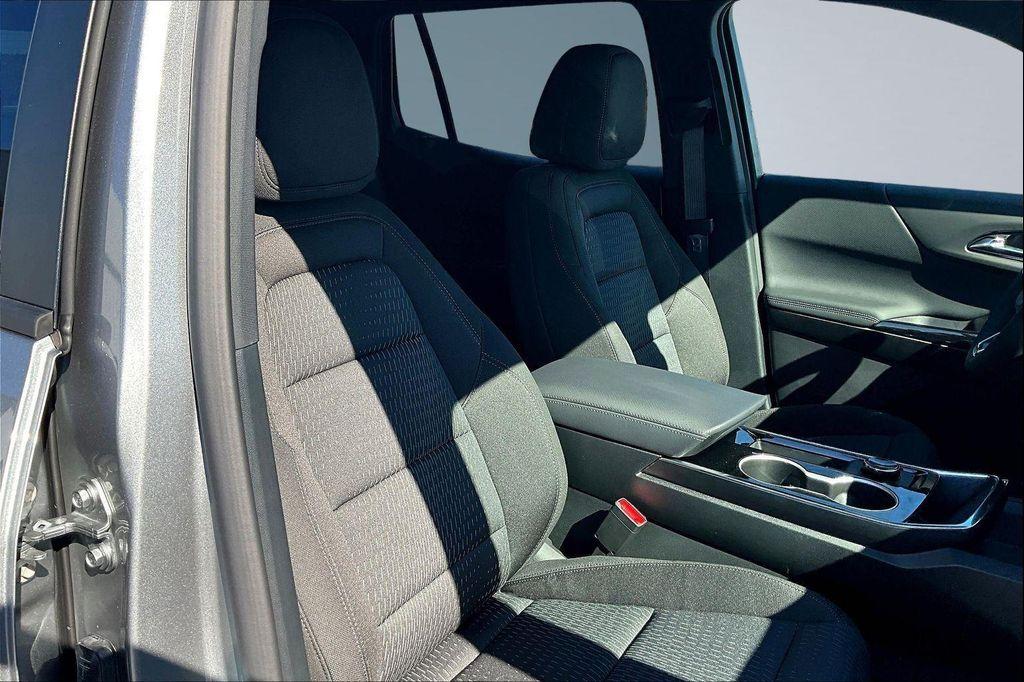 new 2026 Chevrolet Equinox car, priced at $30,334