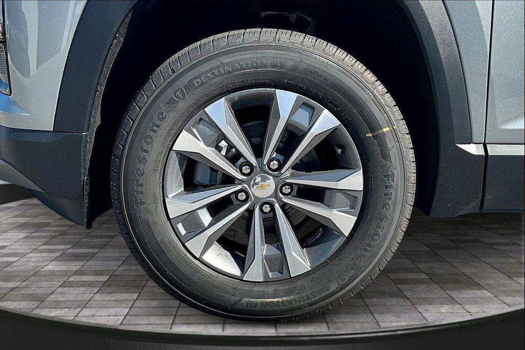 new 2026 Chevrolet Equinox car, priced at $30,334