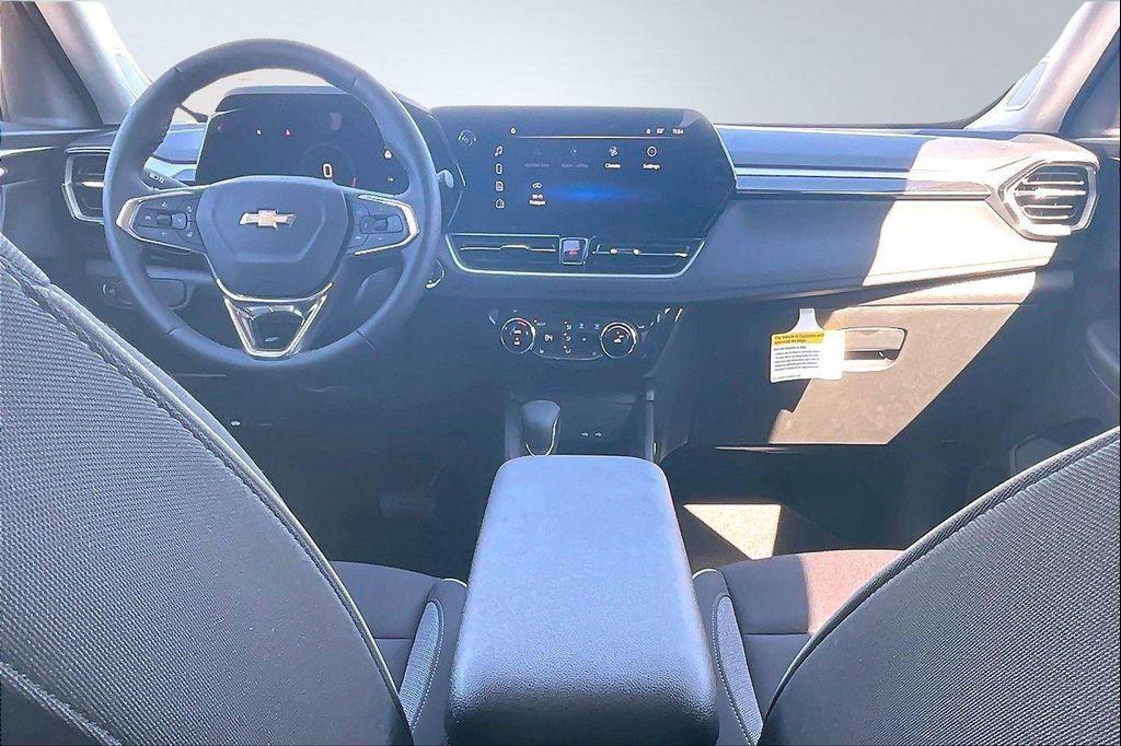 new 2025 Chevrolet TrailBlazer car, priced at $25,374