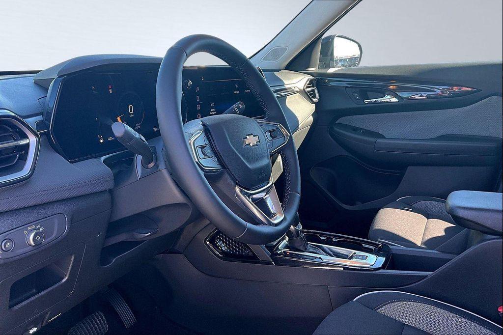 new 2025 Chevrolet TrailBlazer car, priced at $25,374