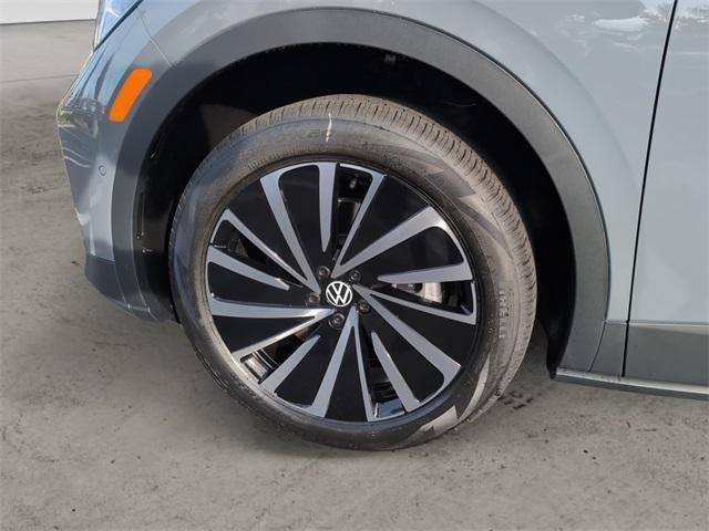 new 2025 Volkswagen ID.4 car, priced at $42,576