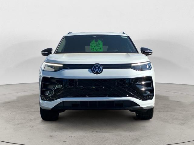 new 2025 Volkswagen Tiguan car, priced at $38,991