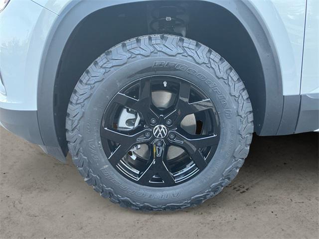 new 2025 Volkswagen Atlas car, priced at $49,434