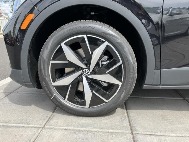 new 2025 Volkswagen ID.4 car, priced at $50,916