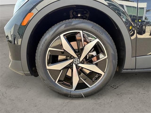 new 2025 Volkswagen ID.4 car, priced at $51,666
