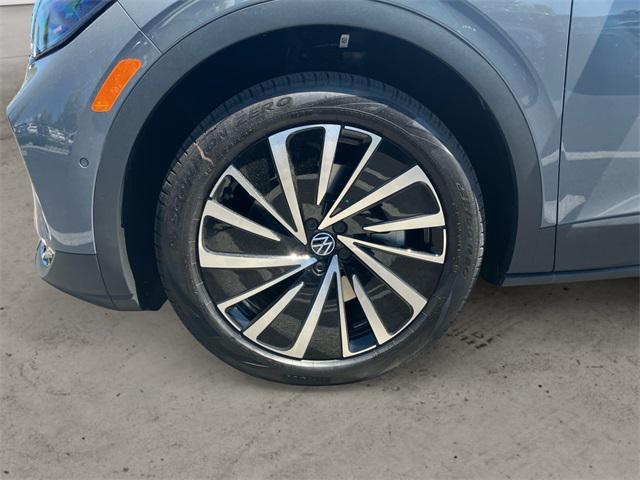 new 2025 Volkswagen ID.4 car, priced at $39,776
