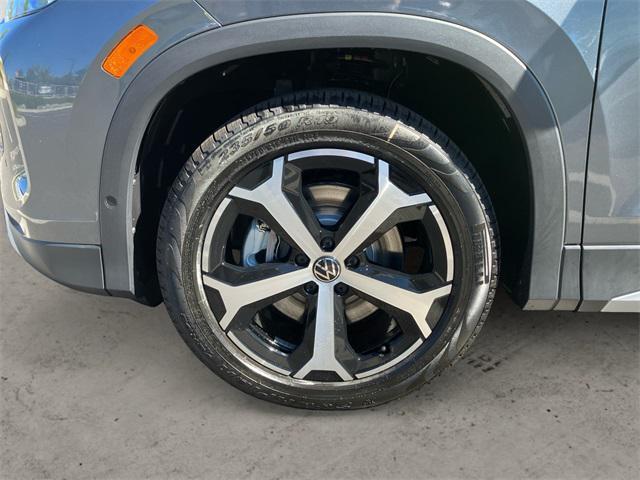 new 2025 Volkswagen Tiguan car, priced at $33,077