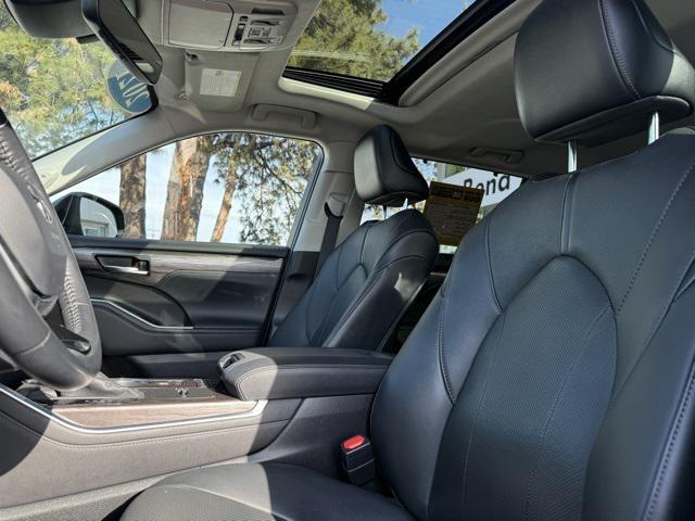 used 2021 Toyota Highlander Hybrid car, priced at $40,287