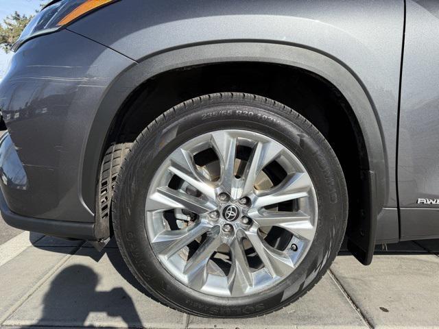 used 2021 Toyota Highlander Hybrid car, priced at $40,287