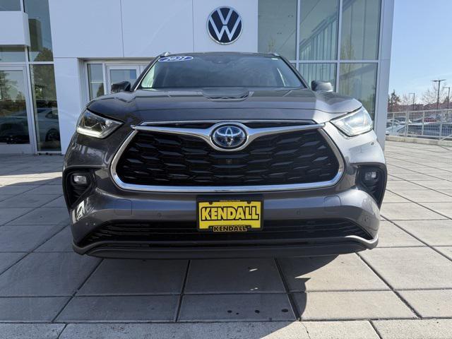 used 2021 Toyota Highlander Hybrid car, priced at $40,287