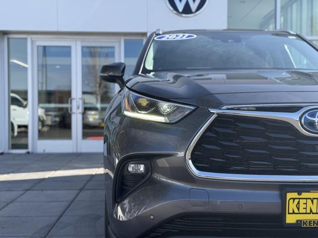 used 2021 Toyota Highlander Hybrid car, priced at $40,287
