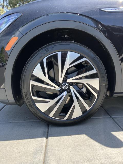 new 2025 Volkswagen ID.4 car, priced at $54,116