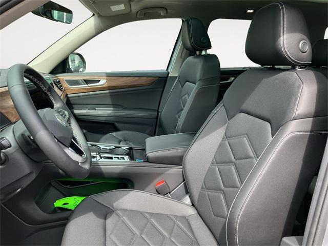 new 2025 Volkswagen Atlas car, priced at $44,142