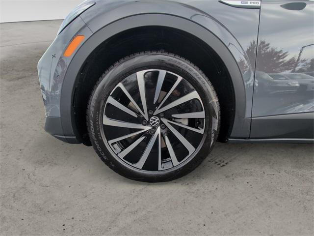 new 2025 Volkswagen ID.4 car, priced at $42,576