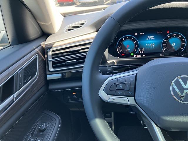 new 2025 Volkswagen Atlas car, priced at $54,189