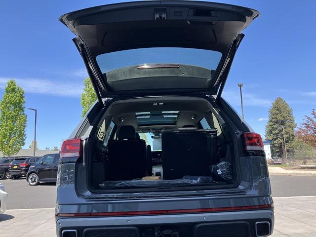 new 2025 Volkswagen Atlas car, priced at $46,709
