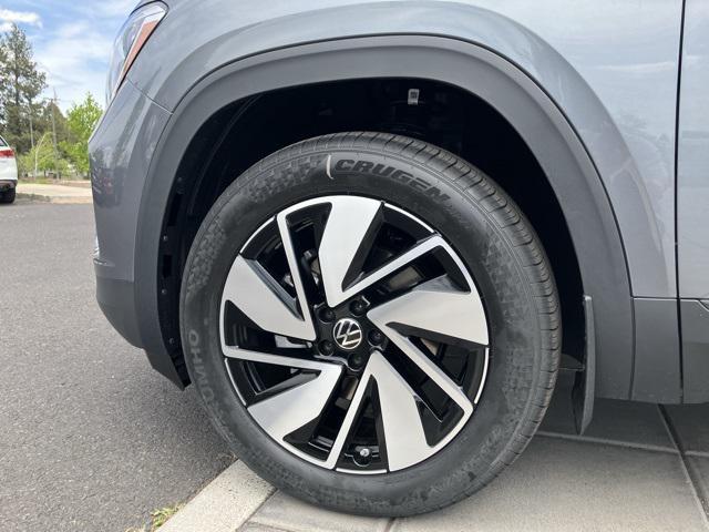 new 2025 Volkswagen Atlas car, priced at $46,625