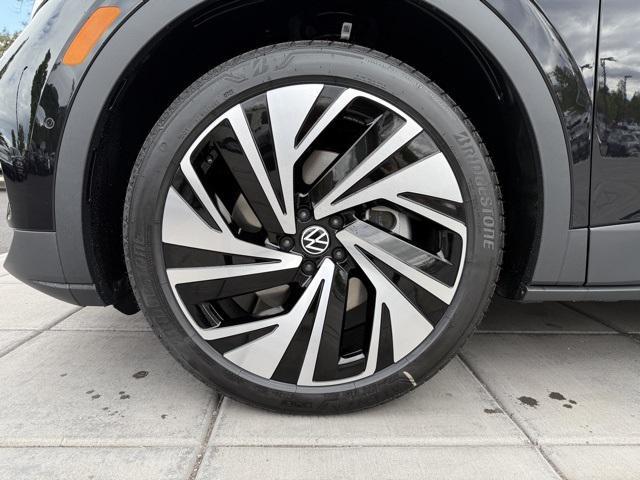 new 2025 Volkswagen ID.4 car, priced at $54,116