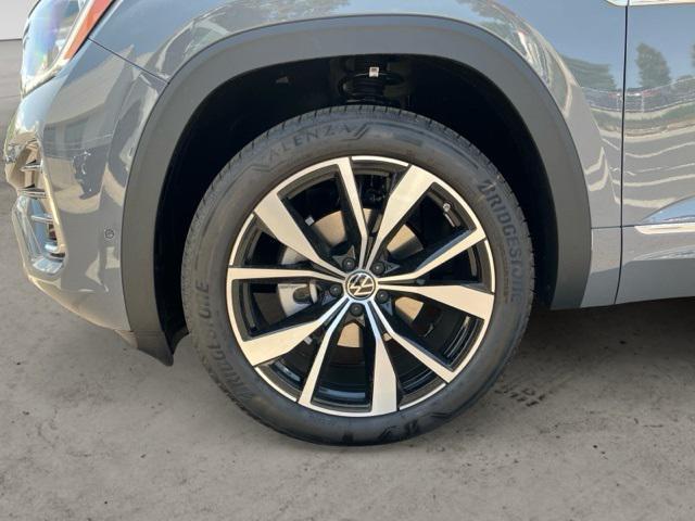 new 2025 Volkswagen Atlas car, priced at $50,085