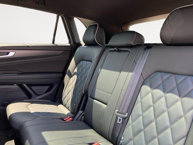 new 2025 Volkswagen Atlas car, priced at $50,085