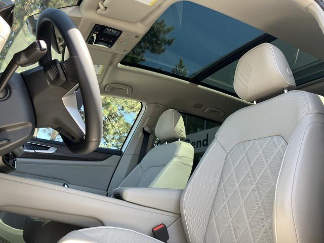 new 2025 Volkswagen Atlas car, priced at $54,085