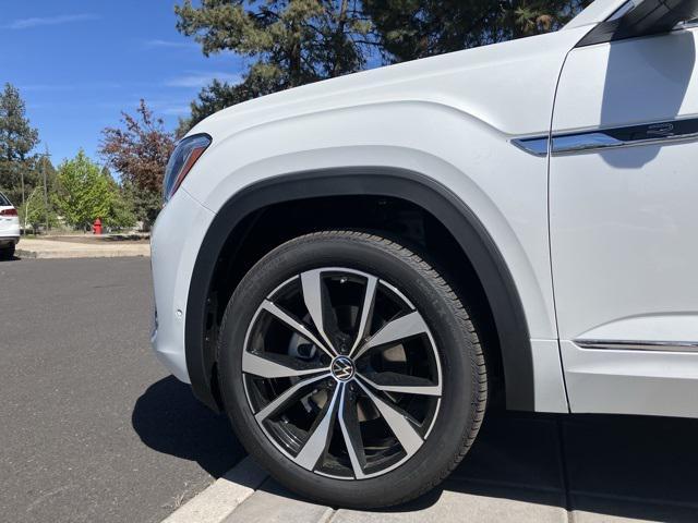 new 2025 Volkswagen Atlas car, priced at $54,085