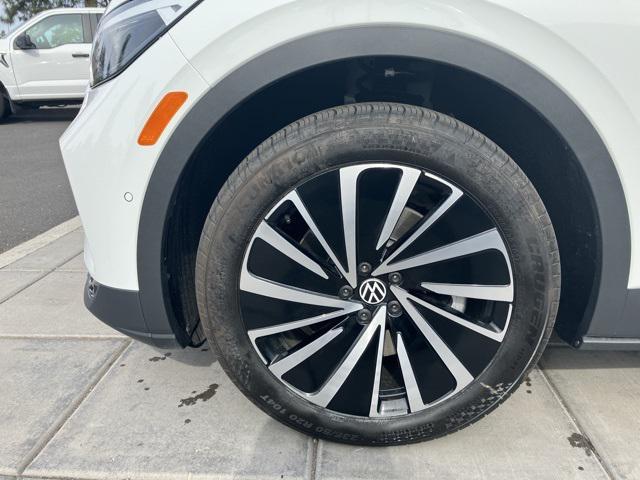 new 2024 Volkswagen ID.4 car, priced at $35,326