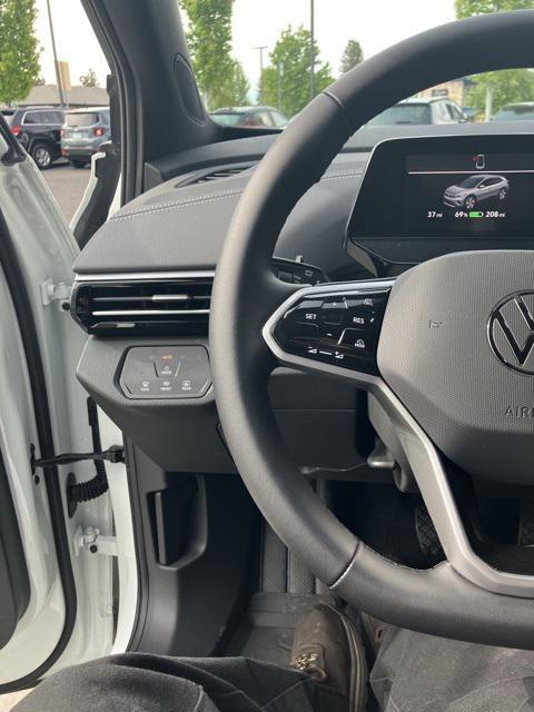 new 2024 Volkswagen ID.4 car, priced at $35,326