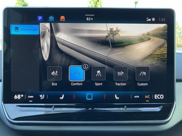 new 2024 Volkswagen ID.4 car, priced at $35,326