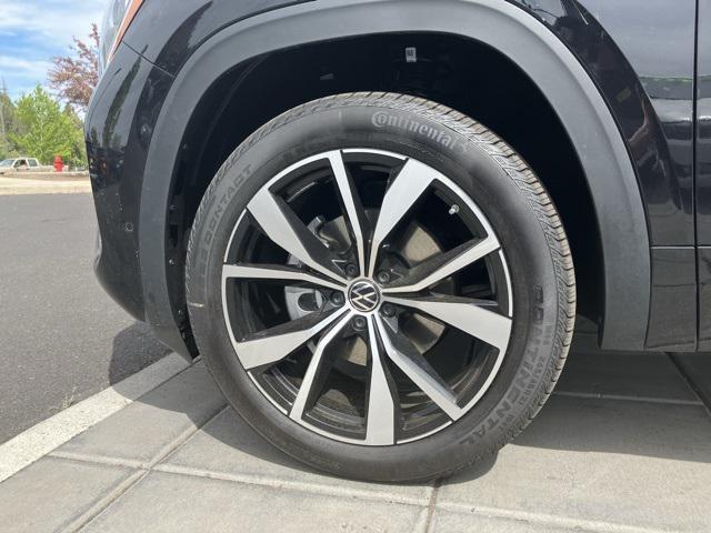 new 2025 Volkswagen Atlas car, priced at $53,439