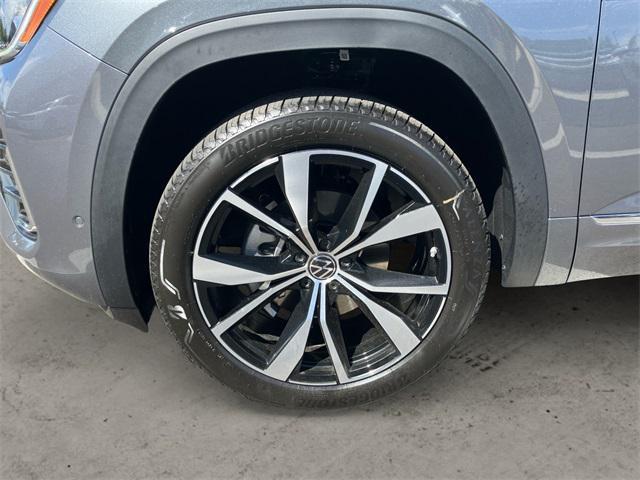 new 2025 Volkswagen Atlas car, priced at $48,494