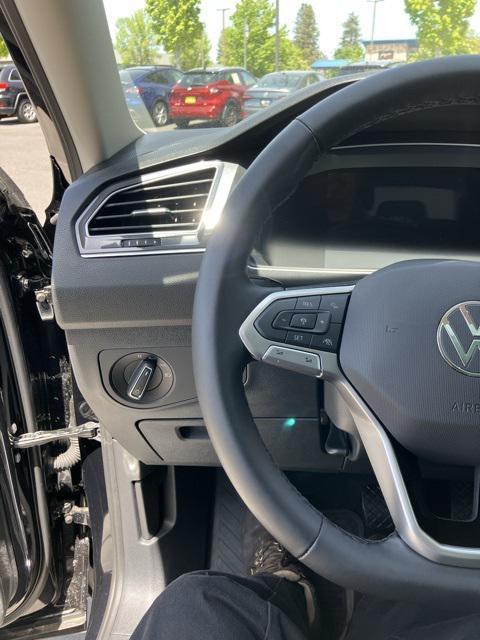 new 2024 Volkswagen Tiguan car, priced at $30,551