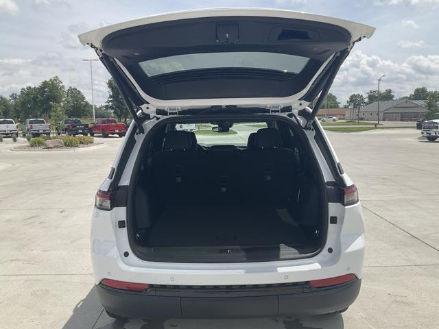 new 2024 Jeep Grand Cherokee car, priced at $47,112