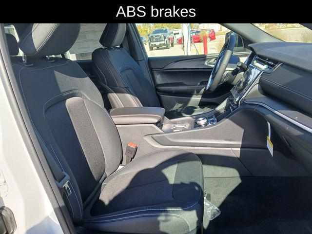 new 2025 Jeep Grand Cherokee car, priced at $41,514