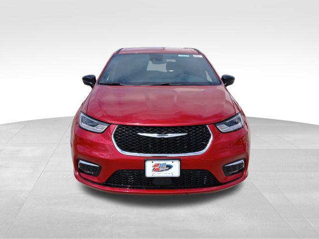 new 2025 Chrysler Pacifica car, priced at $43,113